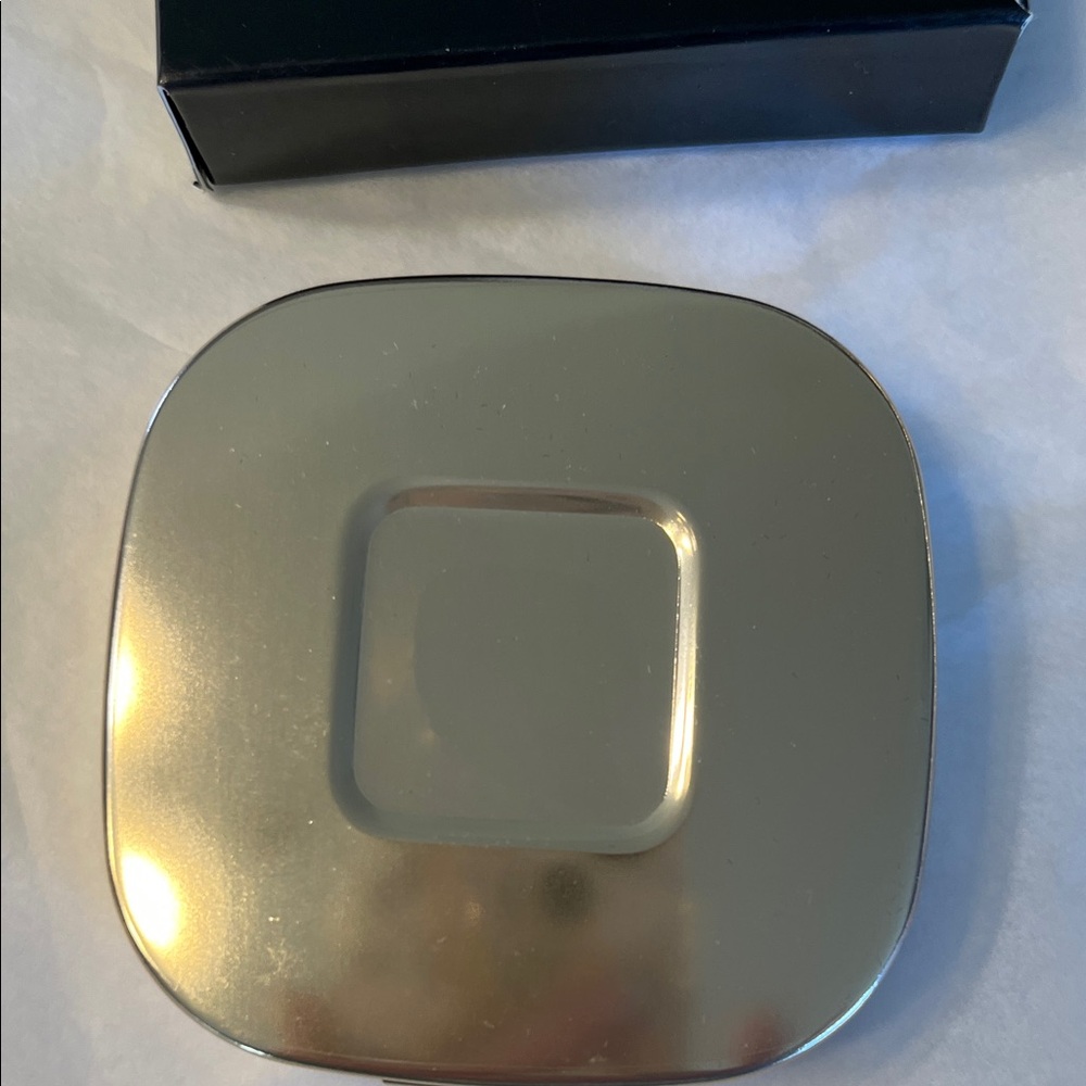 Dolce & Gabbana magnifying gold Compact mirror.. used once - Picture 3 of 5